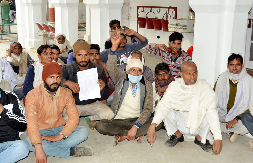 Lachera villagers protest at DM office, protest