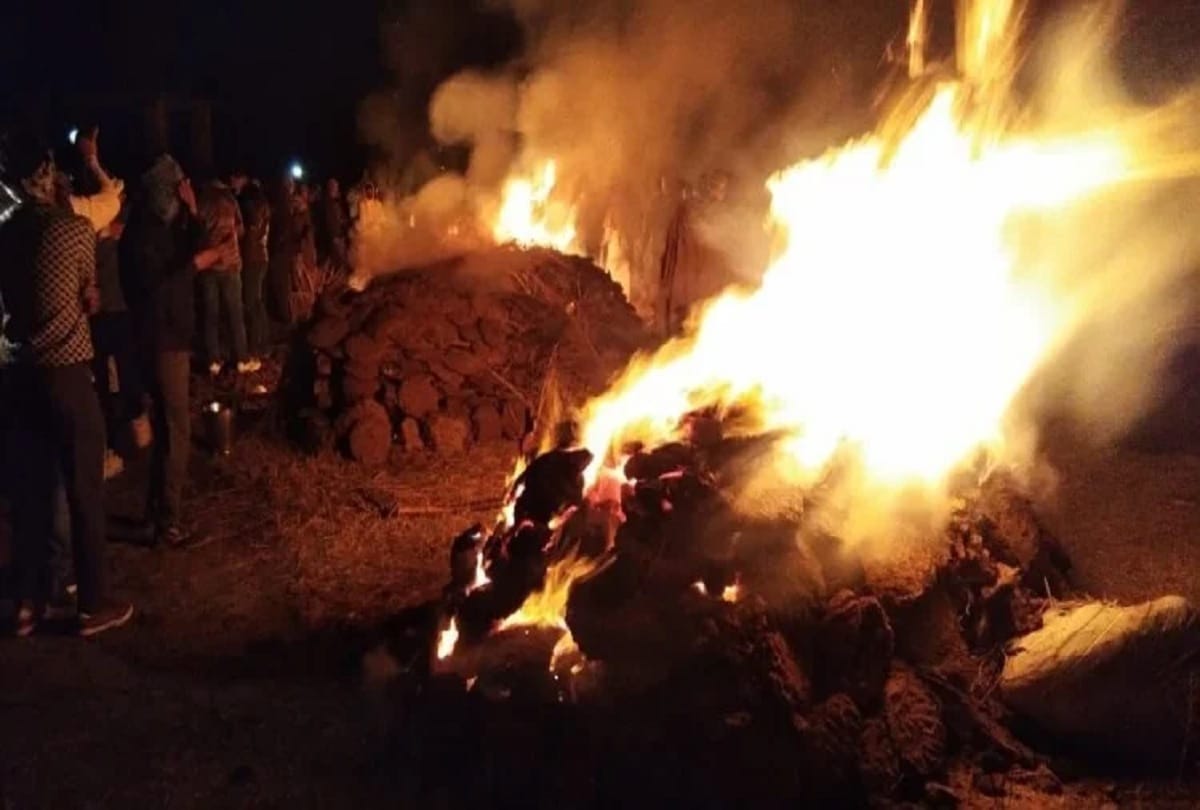 bulandshahr Poisonous Liquor Case Five pyre burnt together in the village People too inconsolable