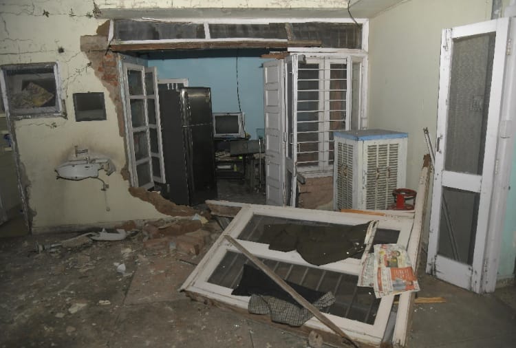 Chandigarh News in Hindi: Explosion due to gas leakage in Chandigarh