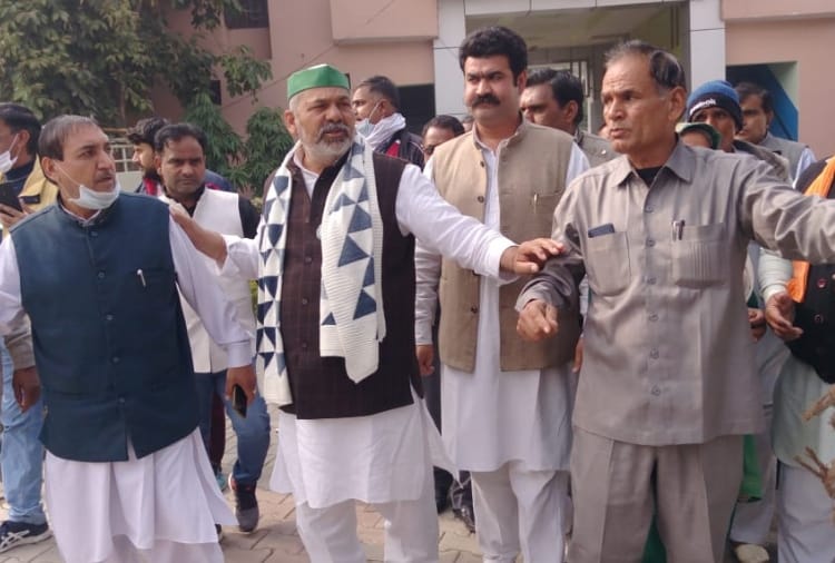 Appeal to farmers to Purchase as many tricolor flags as possible.