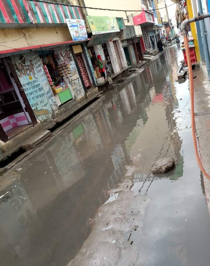 Due to drainage, waterlogging on weekly market route, people worried