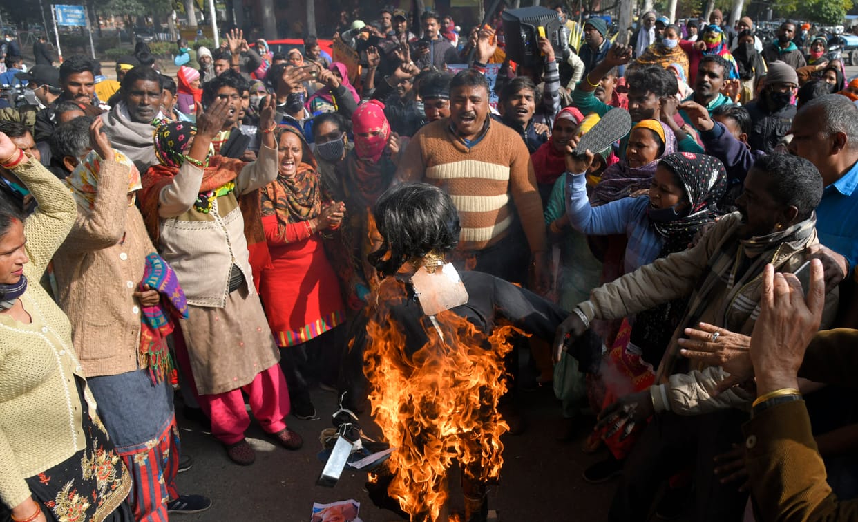 Garbage collectors burn effigy of MP Kiran Kher