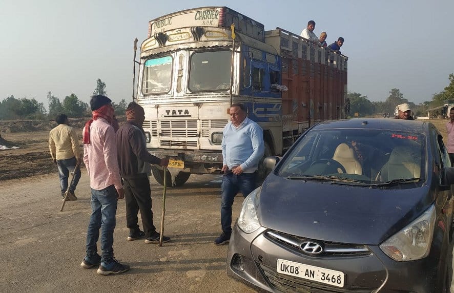 Extortion from mining vehicles on the highway