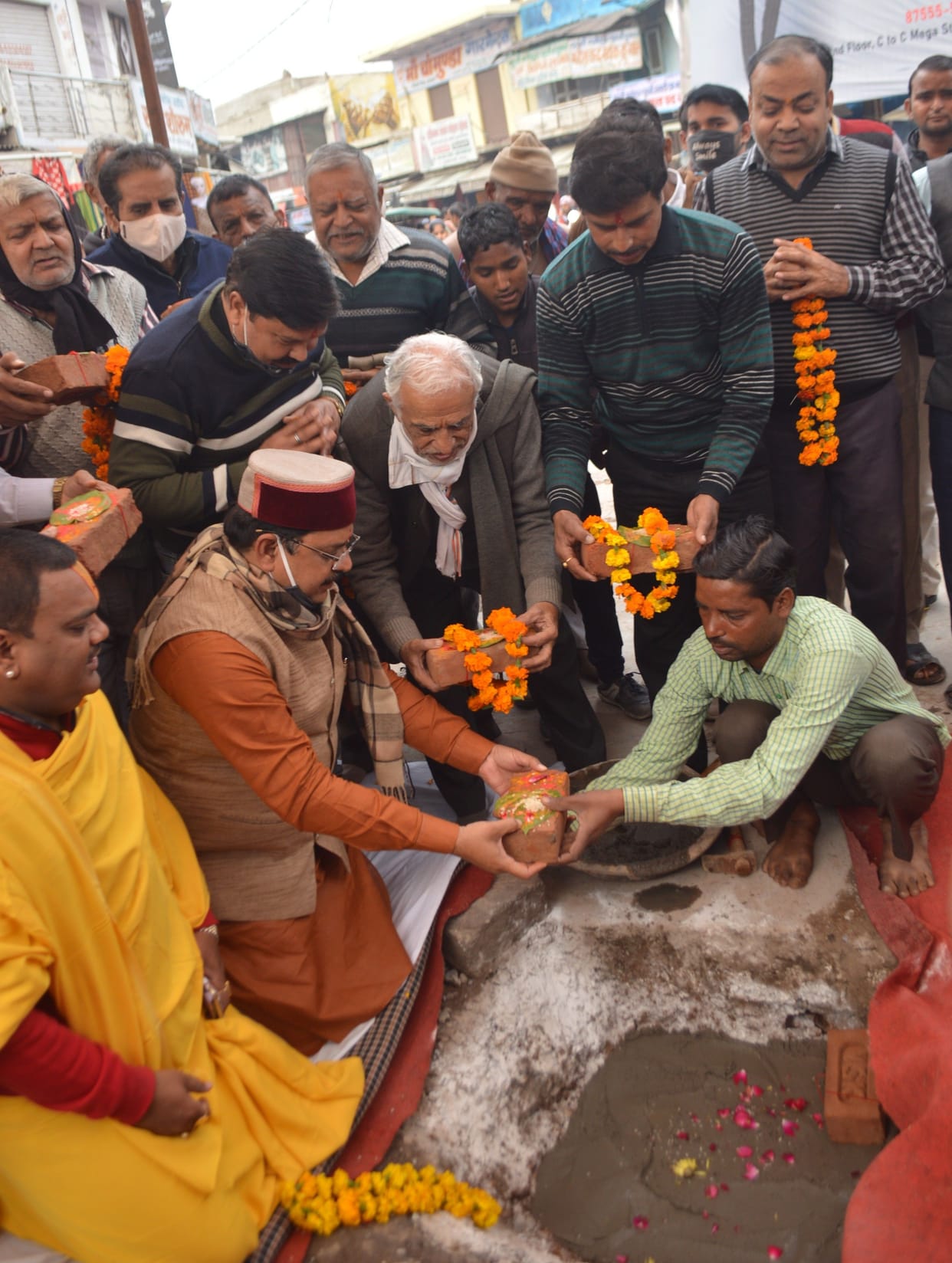 Hathras: Foundation stone for beautification of Sri Ram Leela intersection between worship and worship