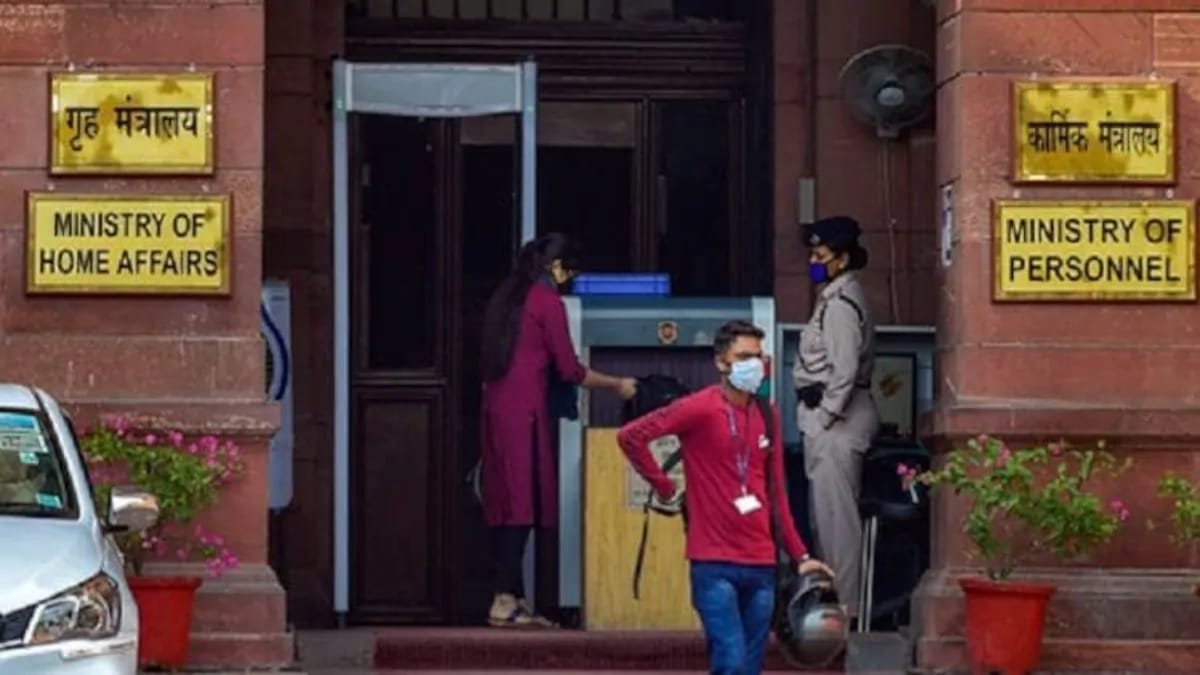 CRPF: Transport allowance of 10 IG rank officers posted in the CRPF has been stopped