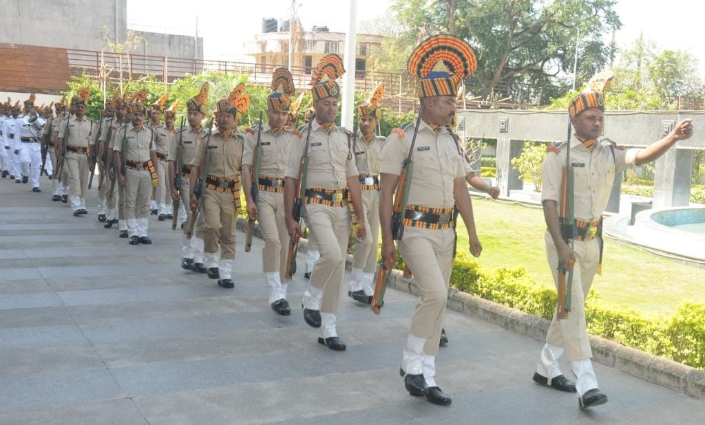 MP Police Recruitment 2021 Application process for Constable Bharti Exam postponed age limit may increase