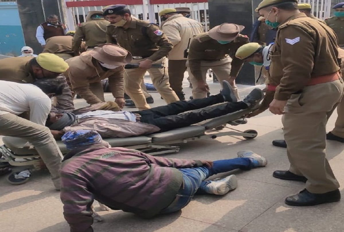 Bomb blast at Prayagraj Junction, injured were treated