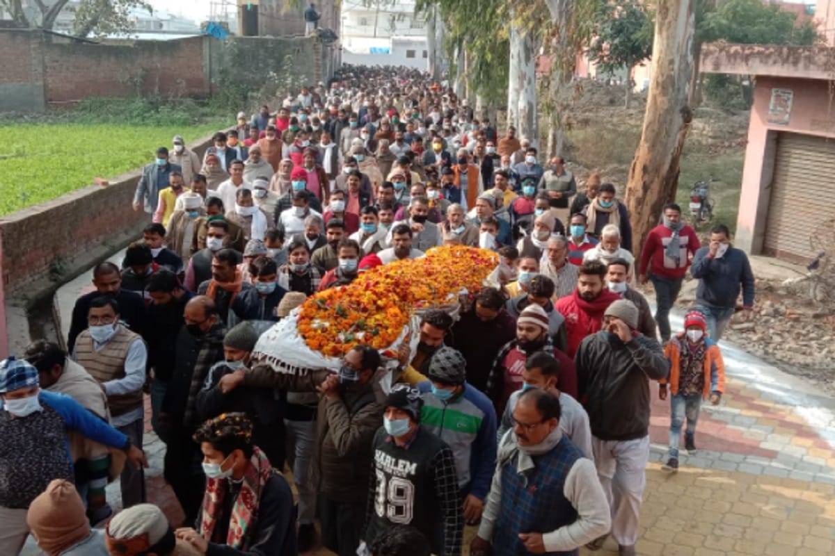 Minister Suresh Rana father's thakur Ranveer Singh Rana was cremated in Shamli