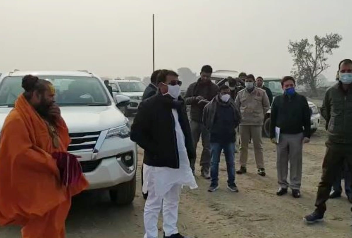 Kumbh Mela 2021 in Vrindavan UP News: minister shrikant sharma arrives to inspect kumbh area by driving tractor