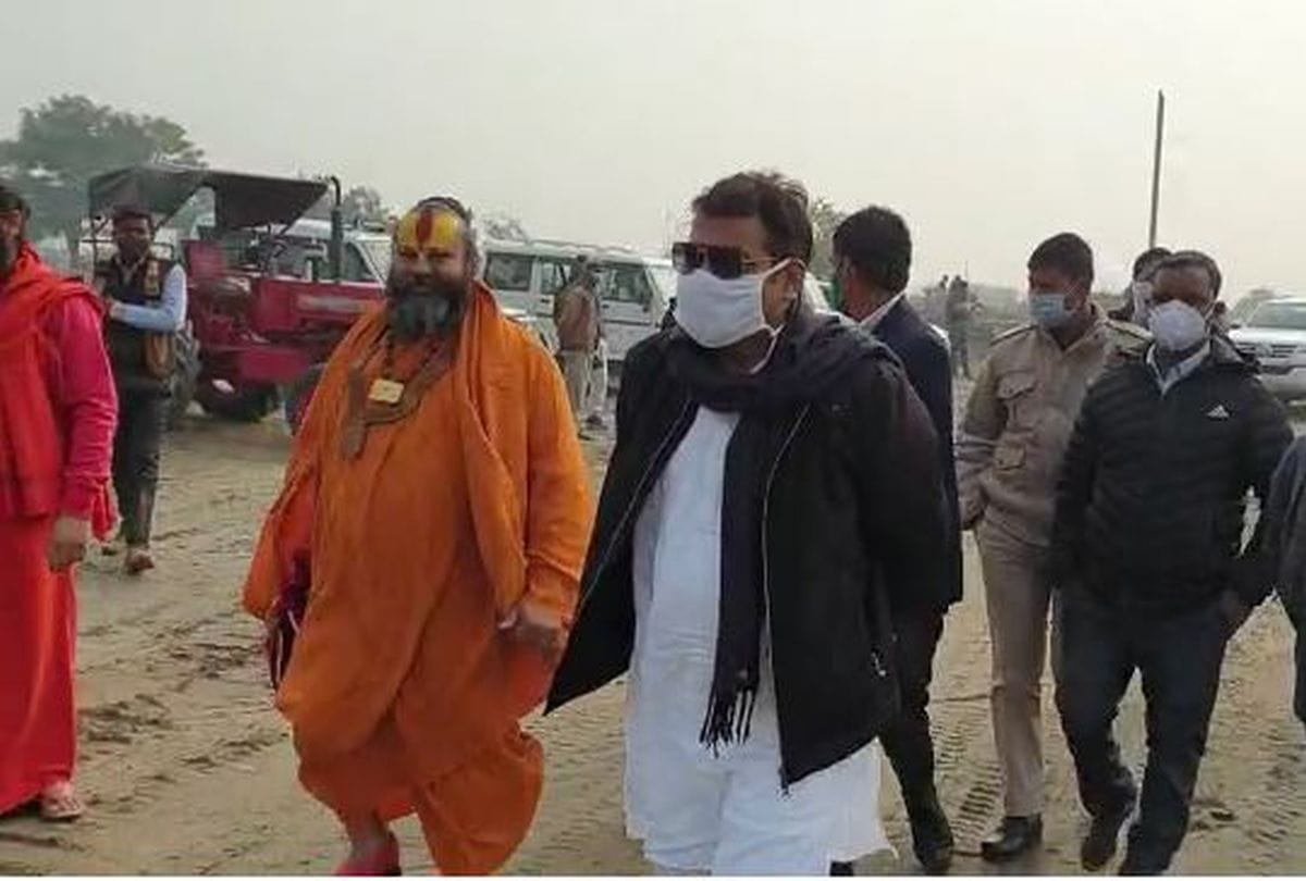 Kumbh Mela 2021 in Vrindavan UP News: minister shrikant sharma arrives to inspect kumbh area by driving tractor