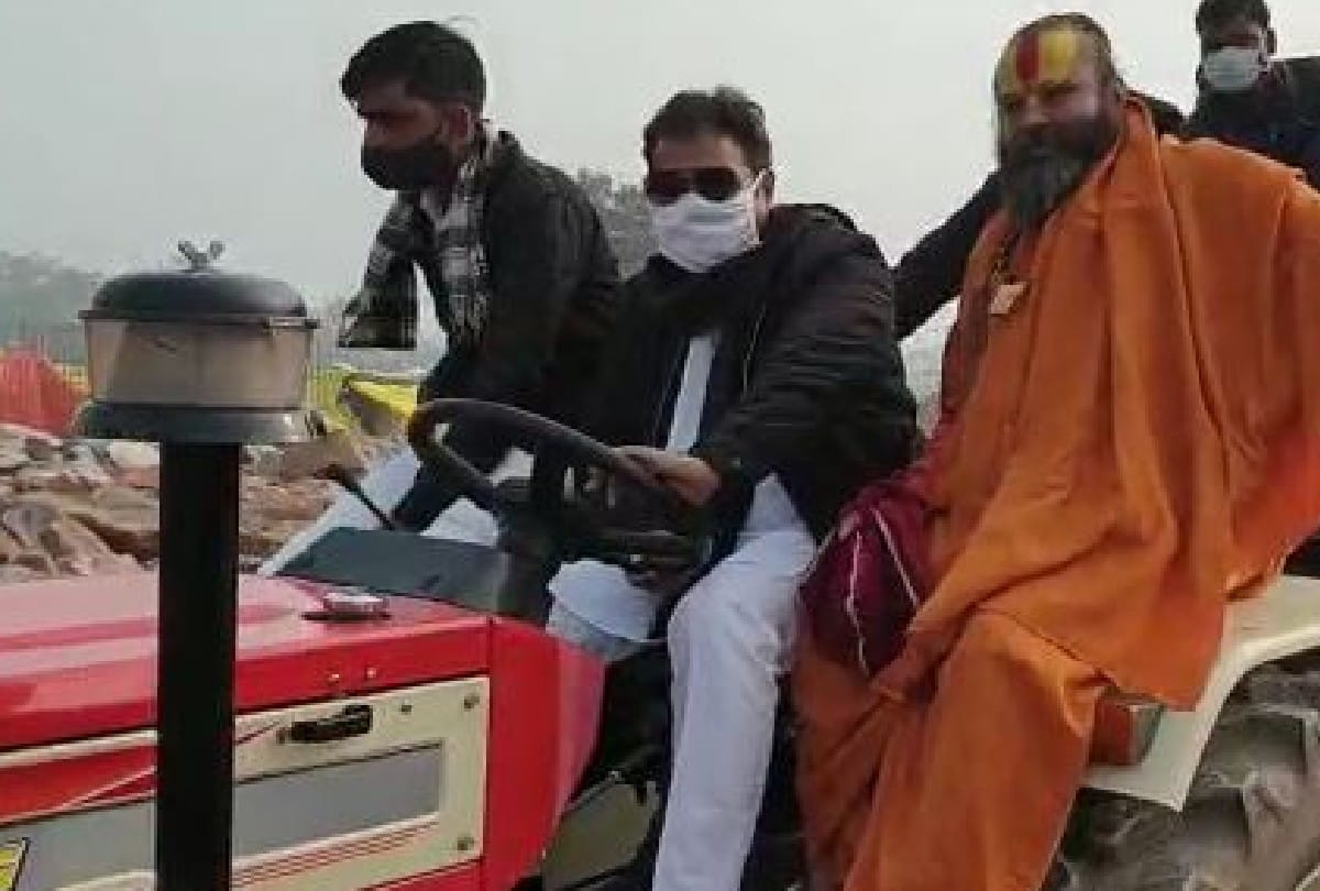 Kumbh Mela 2021 in Vrindavan UP News: minister shrikant sharma arrives to inspect kumbh area by driving tractor