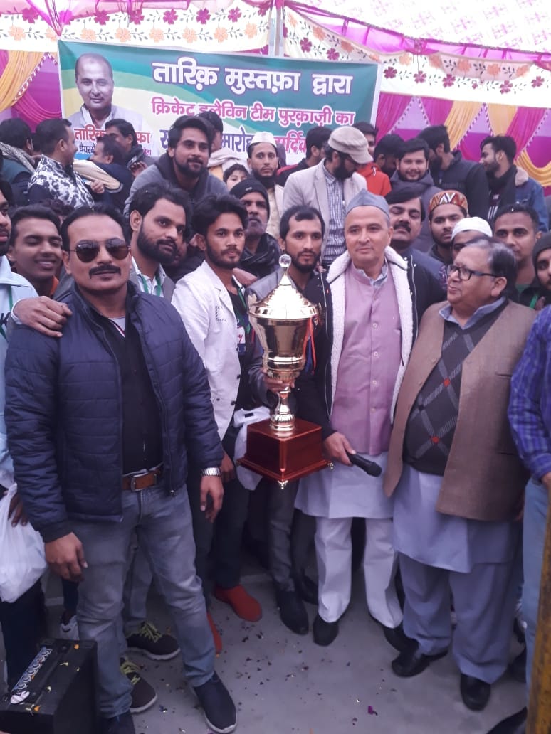 Former chairman honored cricket team