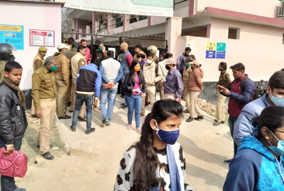 Students protest during research eligibility exam in gorakhpur