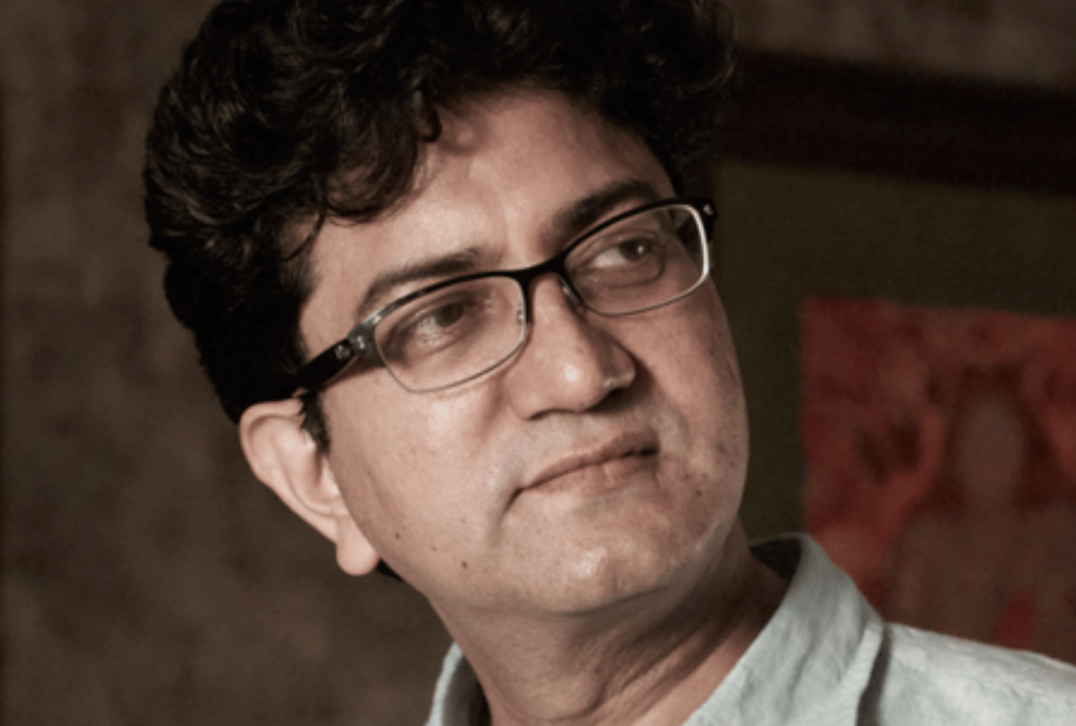 Prasoon joshi shares his thoughts on film credits in Hindi on World Hindi Day