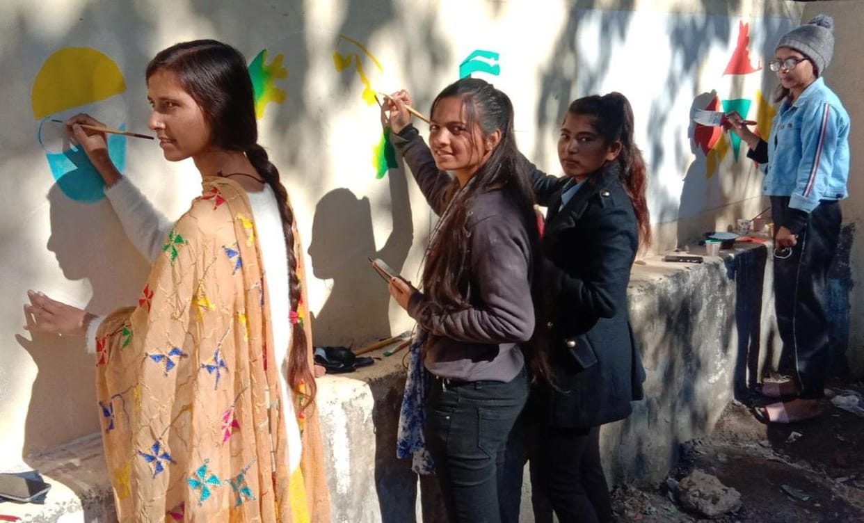 Children made wall paintings on Martyrs Memorial Day