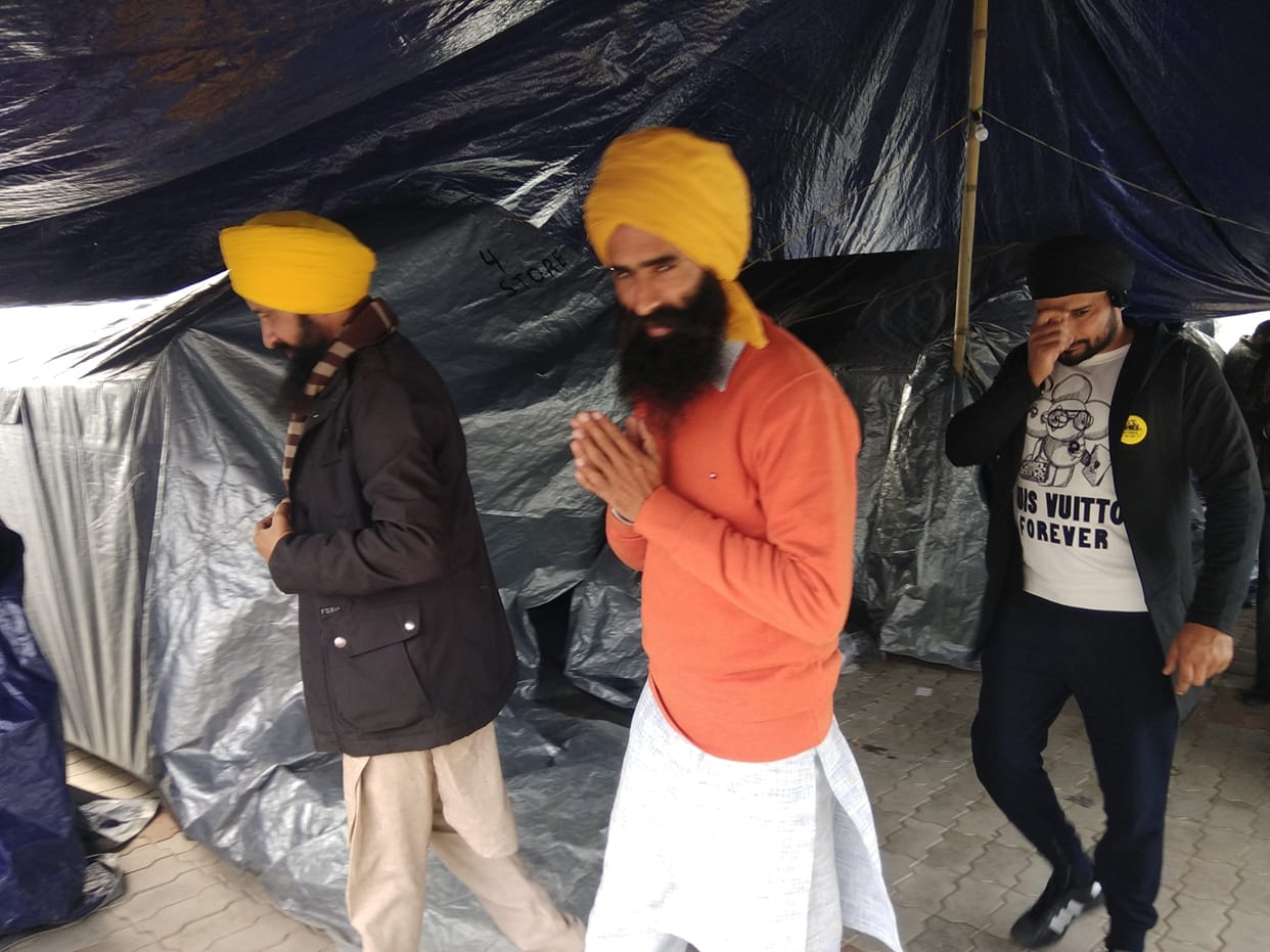 Artist helping openly for agitators