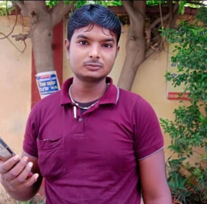 Punk gun shot a man and ran away in varanasi