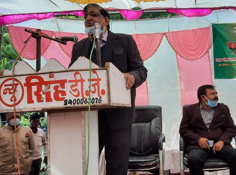Akhilesh, Rahul should retire from politics: Naresh Agarwal