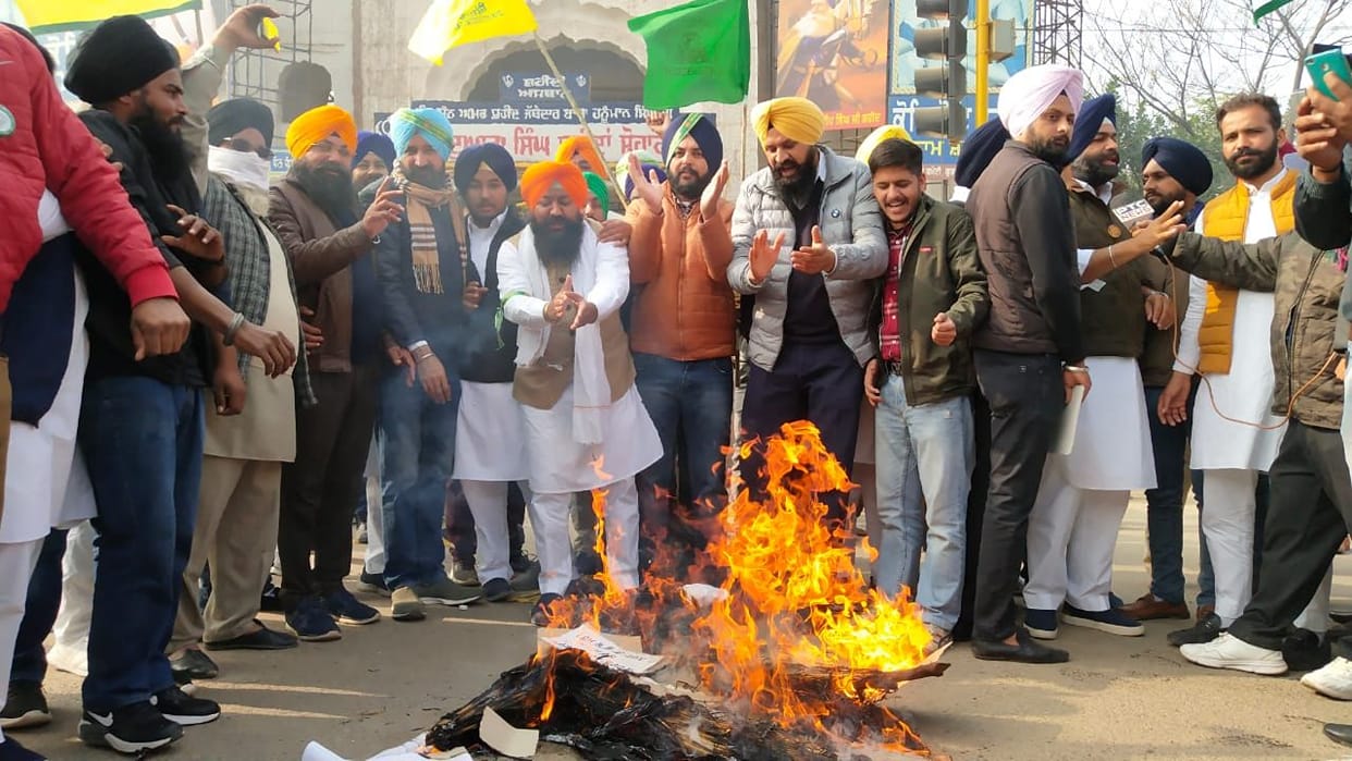 Youth Akali leaders take to the streets against agricultural laws