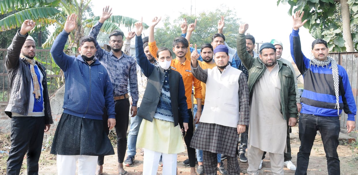 sapa protest for bad electric system in sambhal