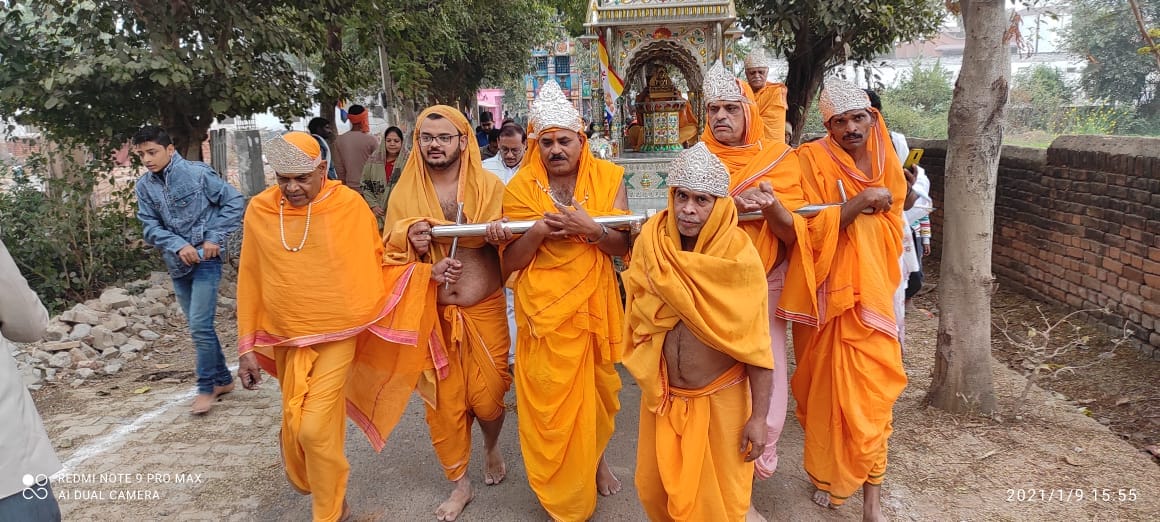 Parswanath jaikara in temple