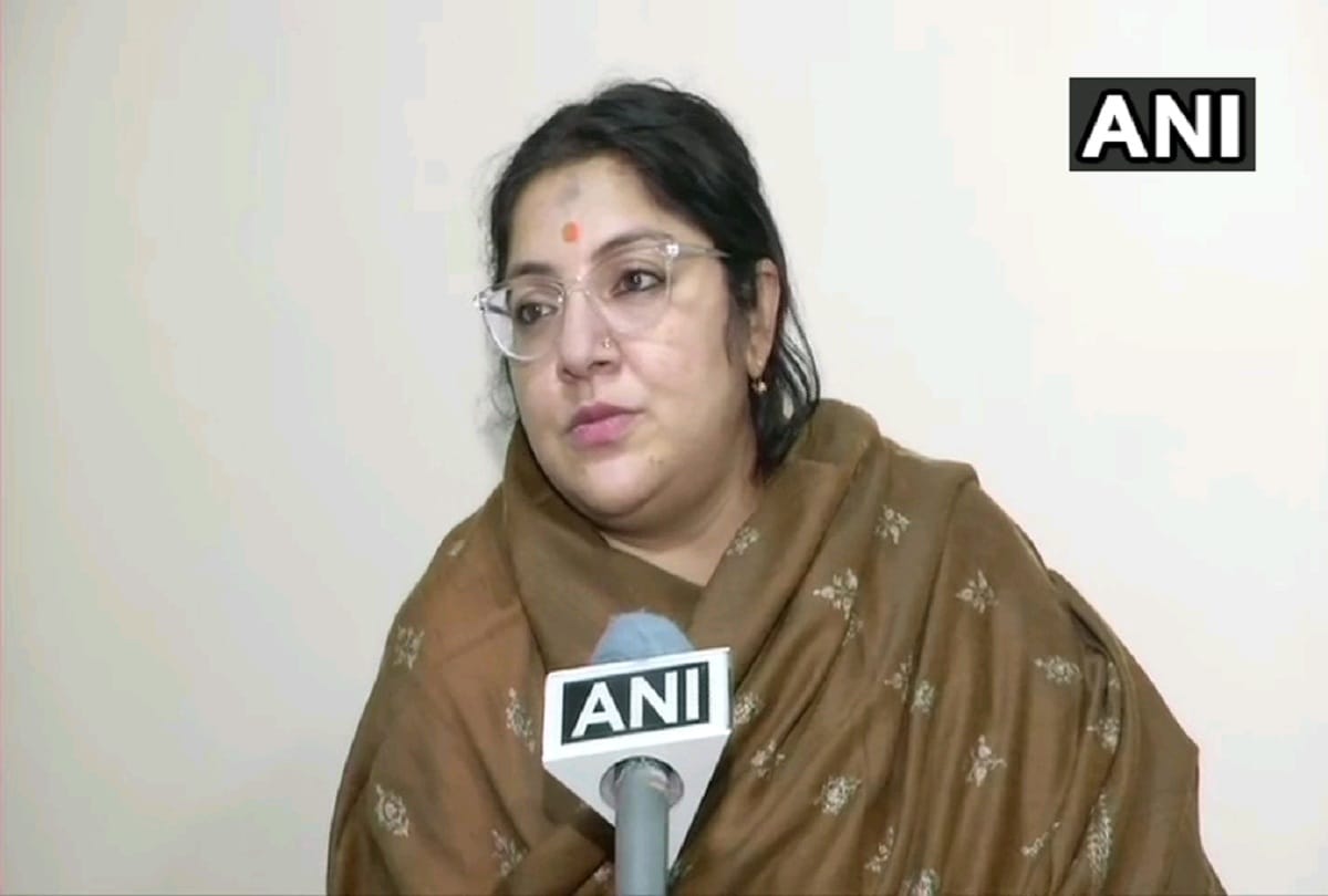 BJP leader Locket Chatterjee attacks on TMC Kalyan Banerjee statement on goddess Sita