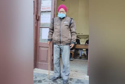 himachal local bodies election: 102 year old Devku devi cast vote