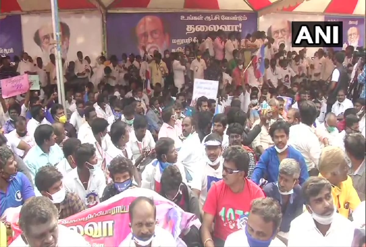 Members of Rajinikanth fan club stage demonstration request actor to not to enter politics