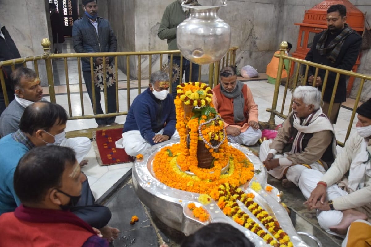 Rajya Sabha Deputy Chairman Harivansh Narayan Singh worshiped at Kashi Vishwanath temple