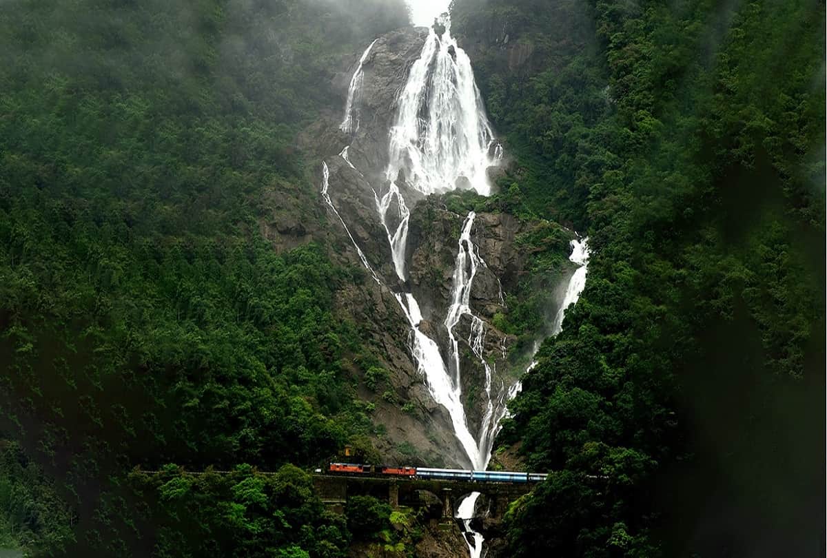 Stunning pics of trains passing through different parts of India will amaze you