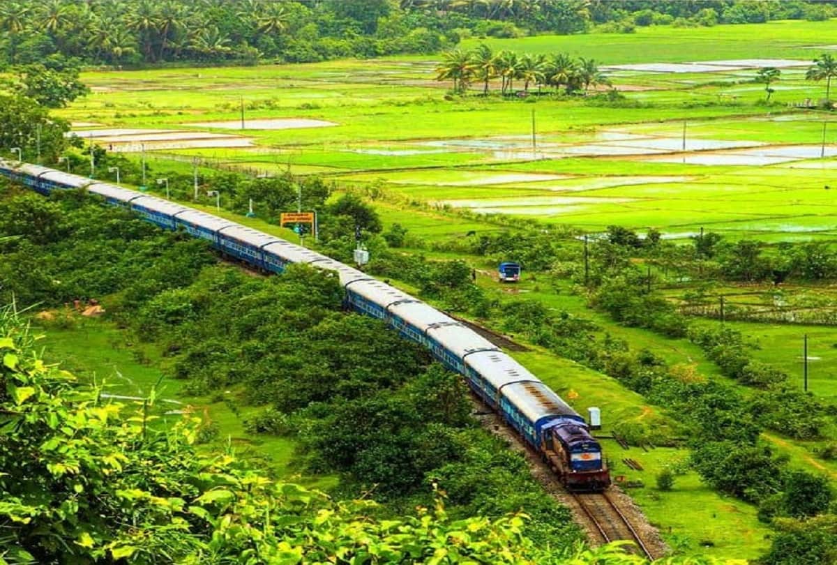 Stunning pics of trains passing through different parts of India will amaze you