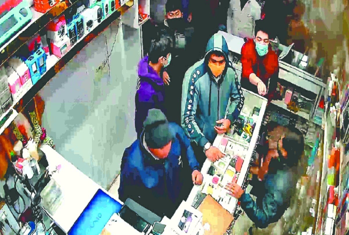 Delhi news: Batla house encounter martyr inspector Mohanchand Sharmas son assaulted