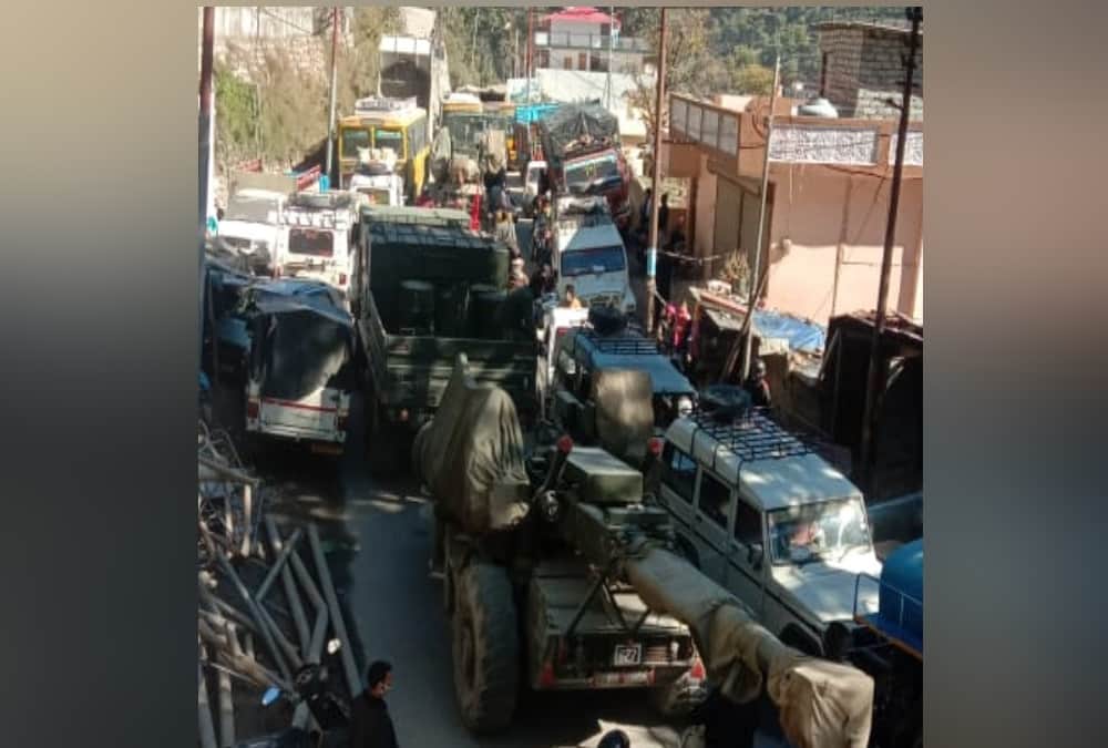 Traffic jam on Gangotri highway, Artillery of Army Also Stuck during going to posts of China border photos