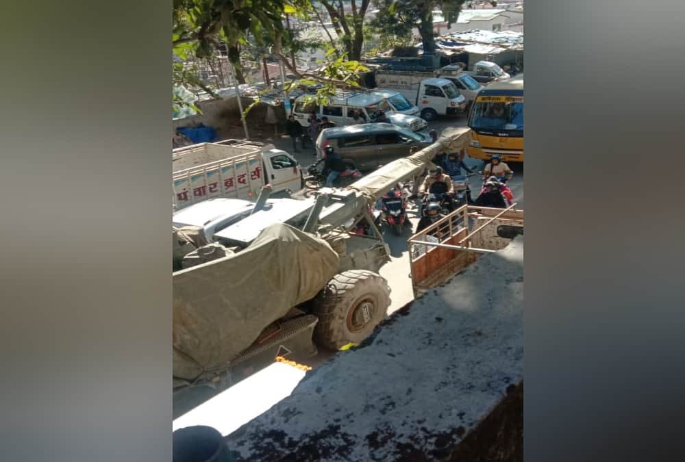 Traffic jam on Gangotri highway, Artillery of Army Also Stuck during going to posts of China border photos