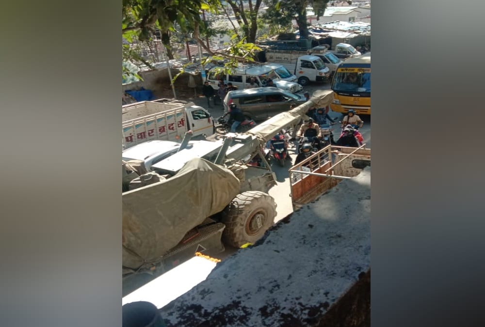 Traffic jam on Gangotri highway, Artillery of Army Also Stuck during going to posts of China border photos