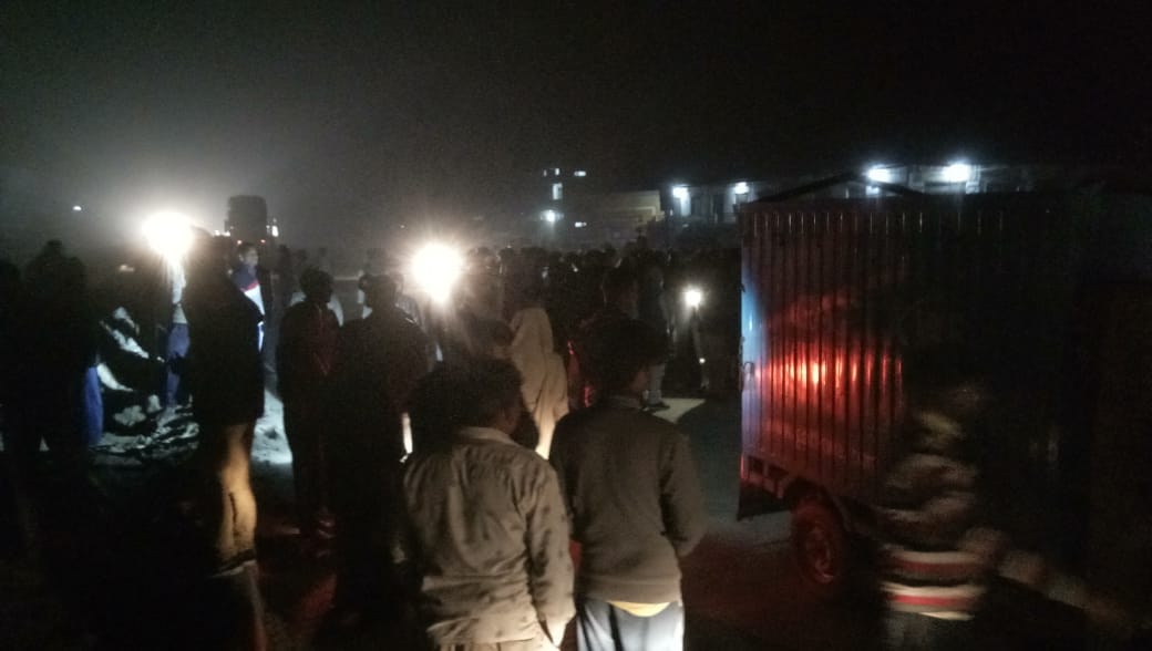 Labor dies after being crushed by a truck in ghazipur