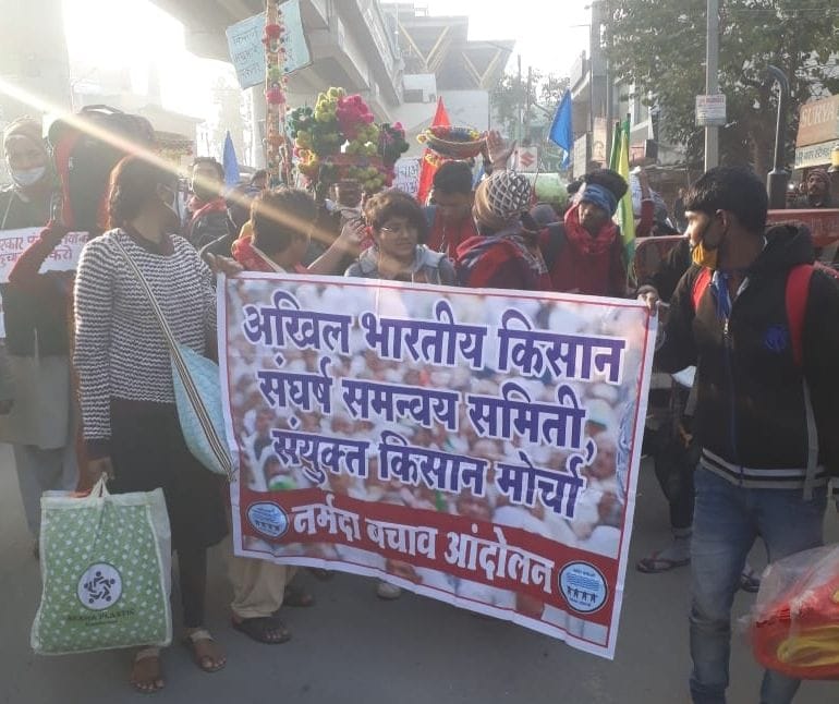 Narmada Bachao agitators protest at Tiki border