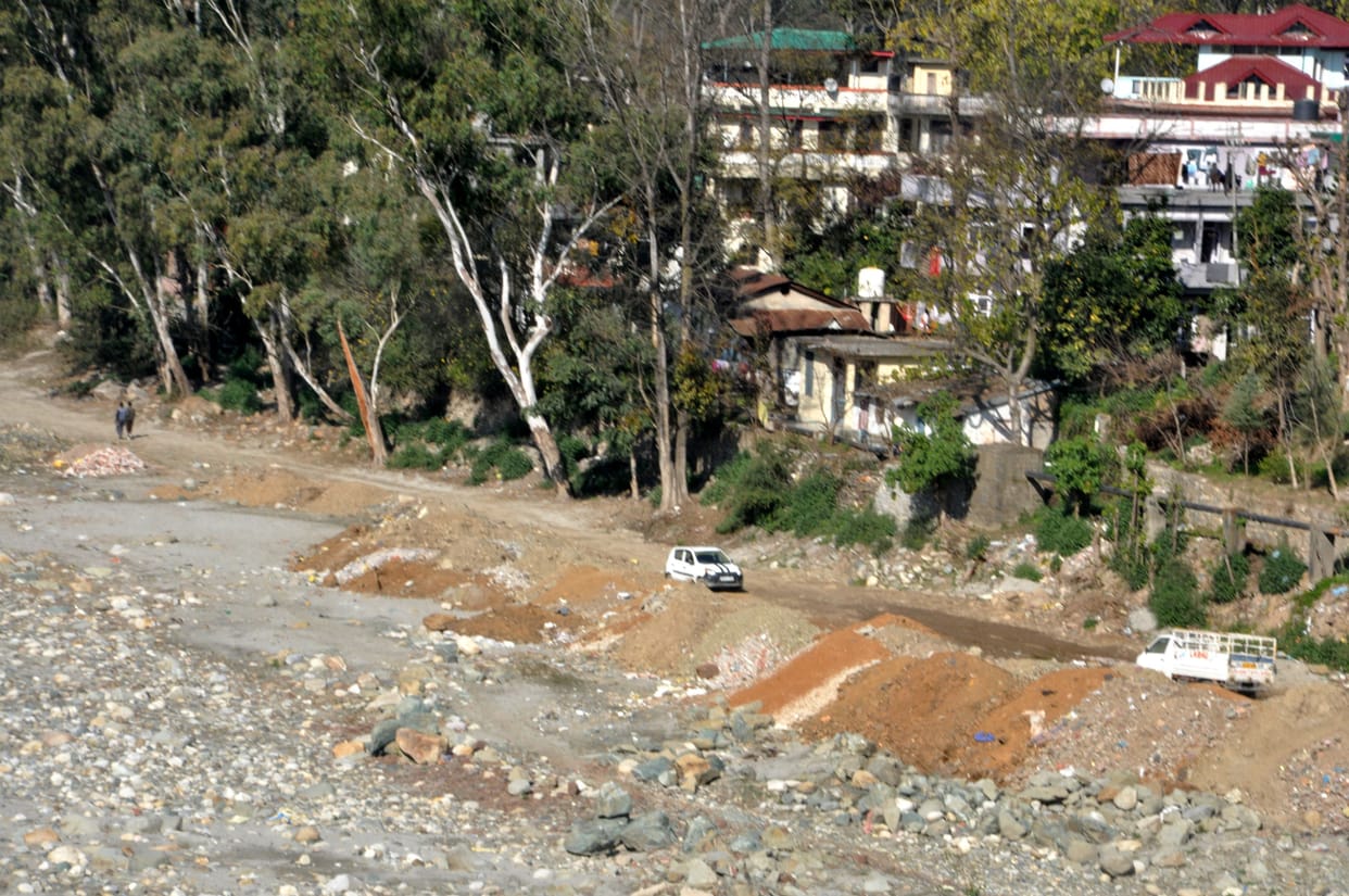 Mandi city could not be controlled on illegal dumping