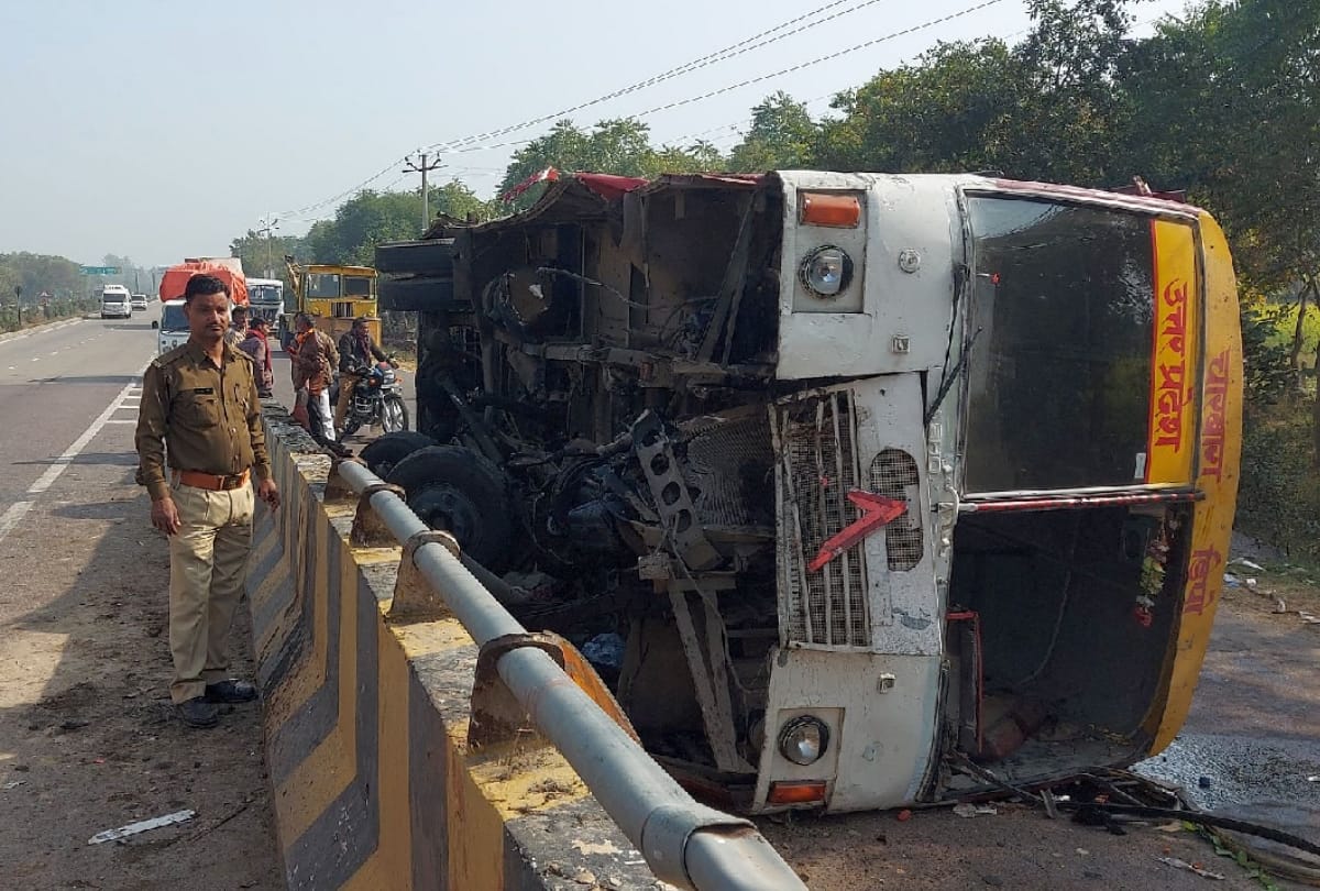Overturned roadways bus on Ayodhya-Lucknow highway, 25 passengers injured, seven serious