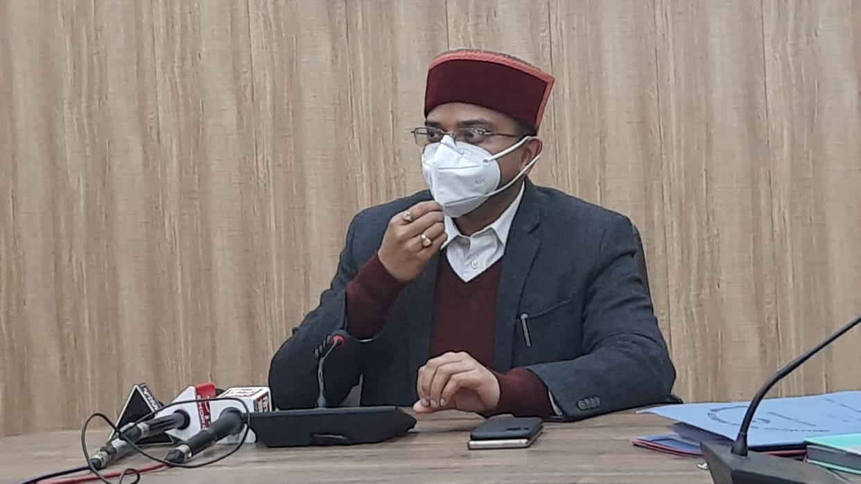 dehradun news : Dm says corona vaccination start from 16 January and e bus service will start from February