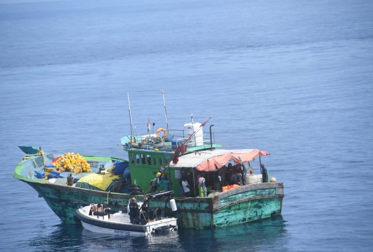 Indian Coast Guard rescues 11 fishermen New Mangaluru tamil nadu Karnataka