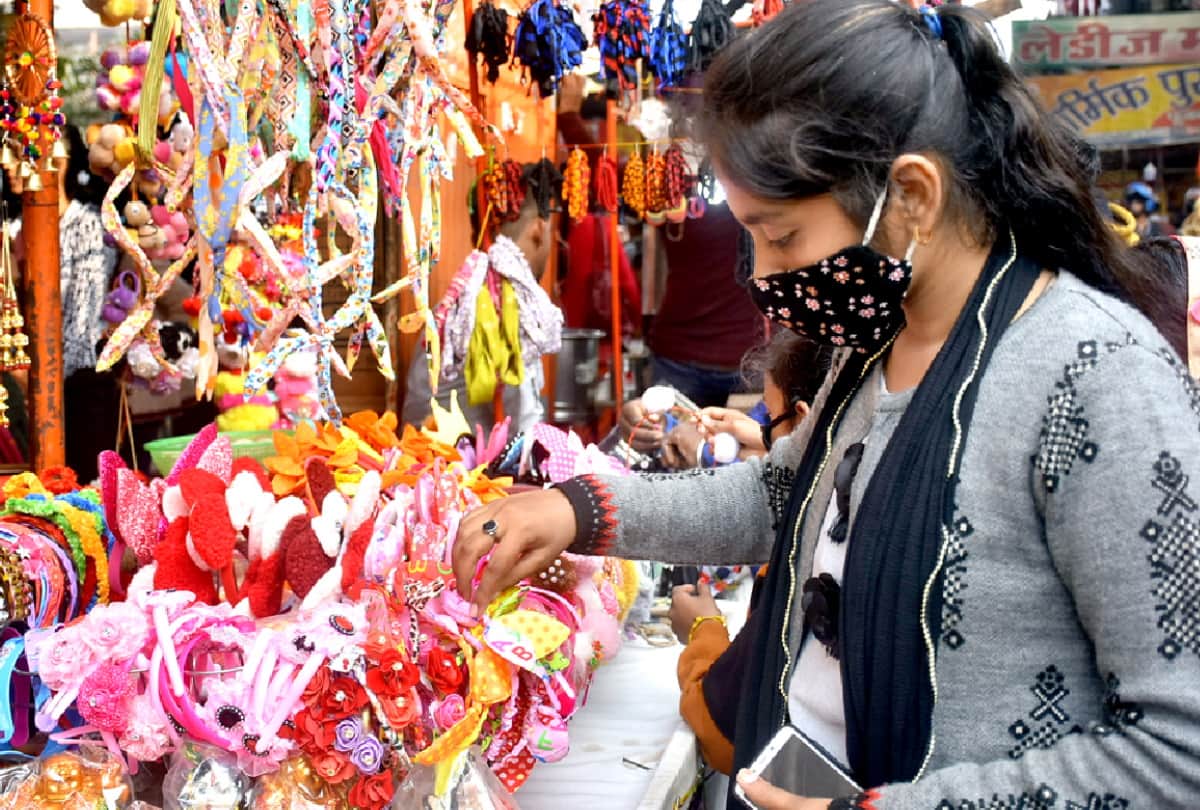 crowd of devotees gathered at Baba Gorakhnath temple Gorakhpur
