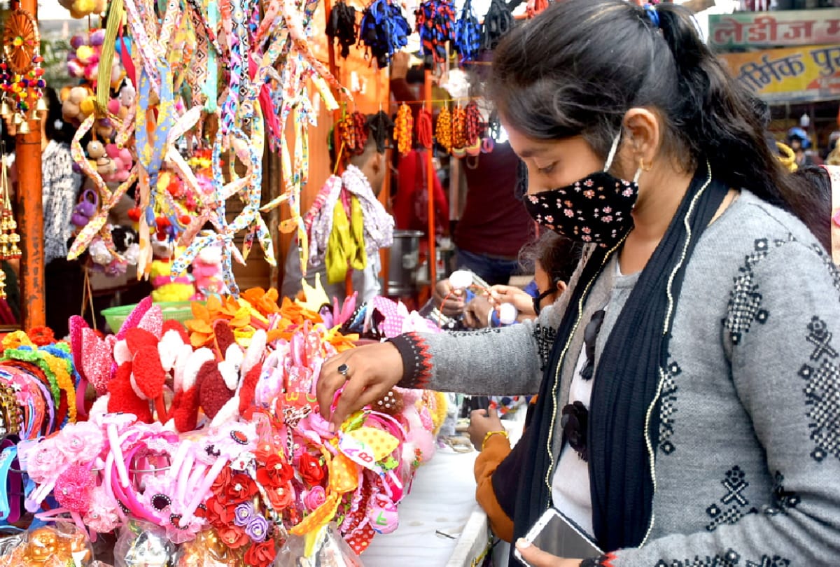 crowd of devotees gathered at Baba Gorakhnath temple Gorakhpur