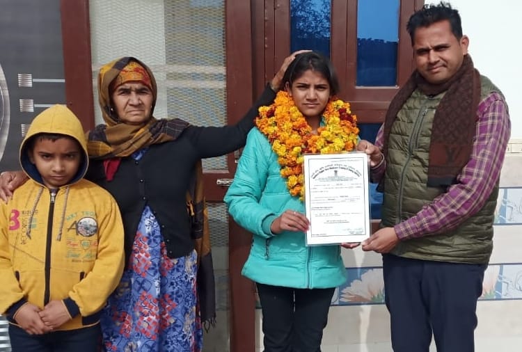 A girl of Haryana became the youngest professional tractor driver in country