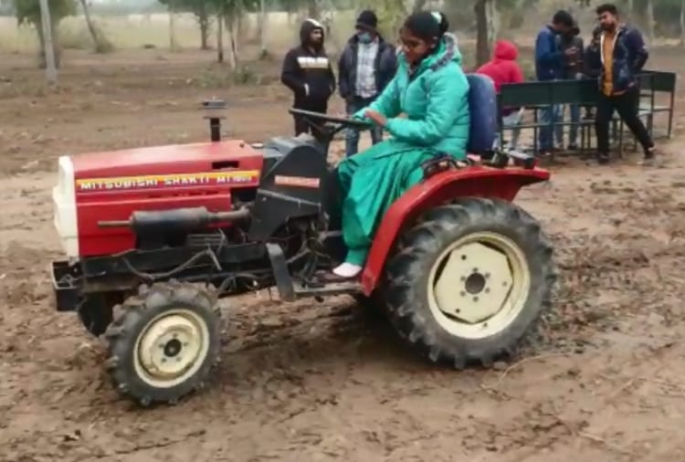 A girl of Haryana became the youngest professional tractor driver in country