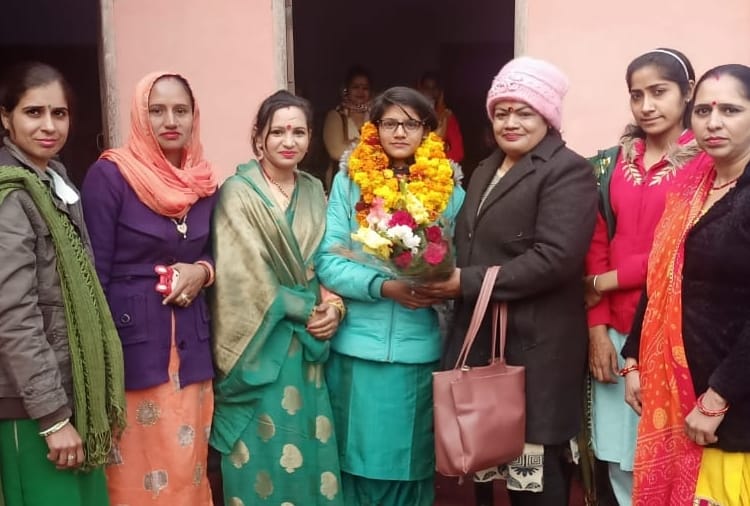 A girl of Haryana became the youngest professional tractor driver in country