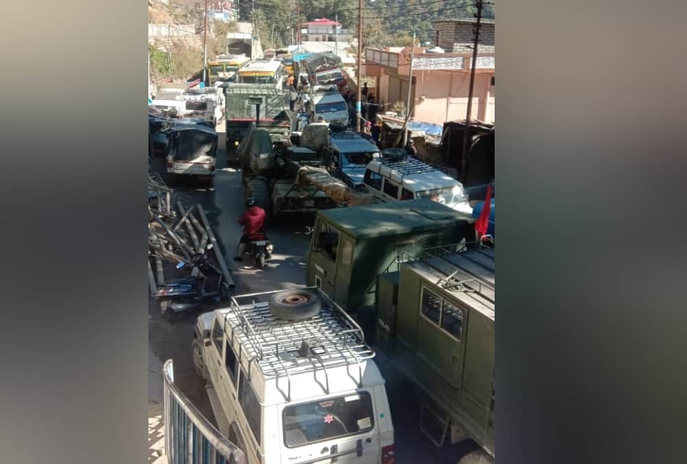 Traffic jam on Gangotri highway, Artillery of Army Also Stuck during going to posts of China border photos