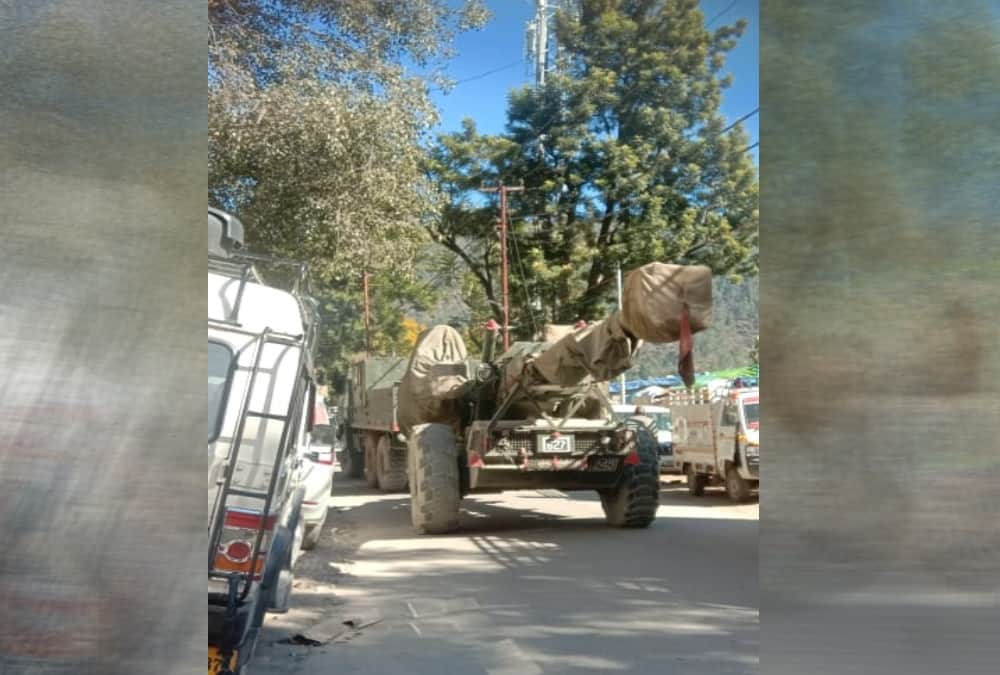 Traffic jam on Gangotri highway, Artillery of Army Also Stuck during going to posts of China border photos