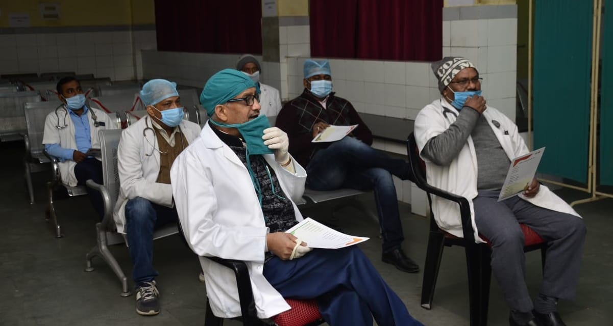 corona will be defeated with vaccination of 2100 people at 25 centers