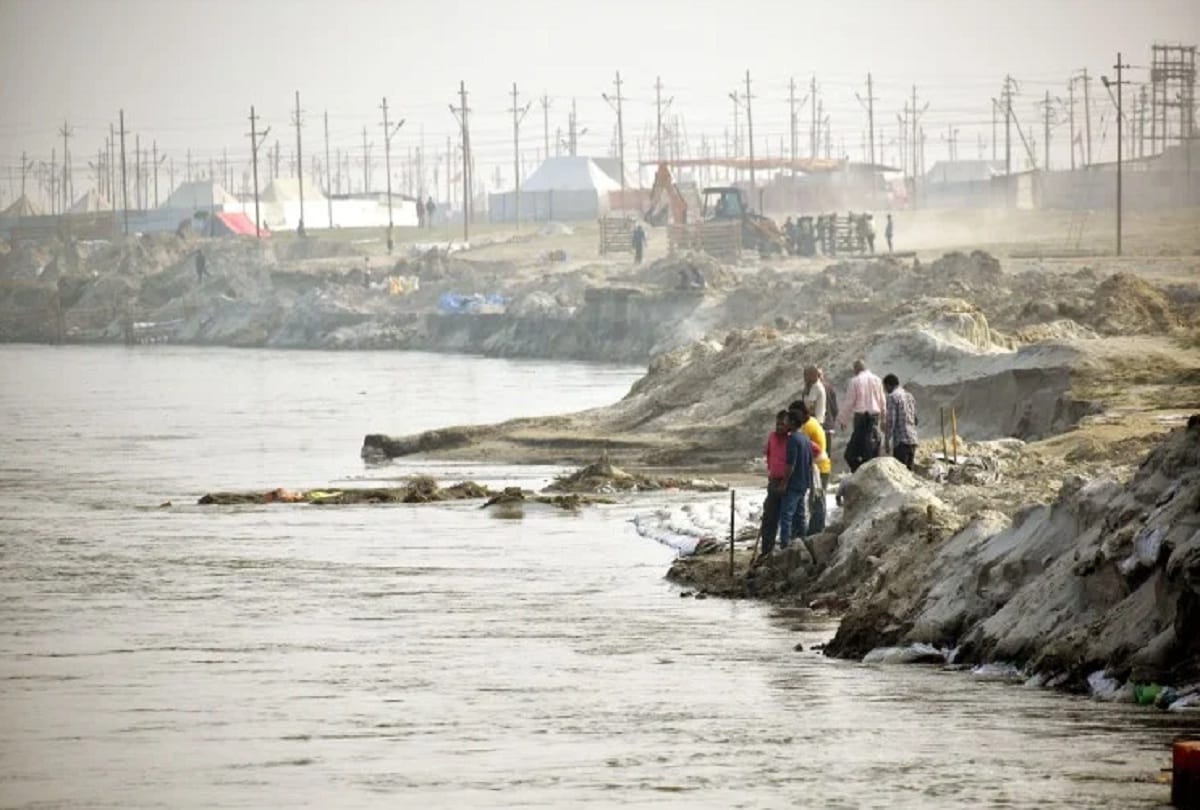 The team of lawyers reached Sangam to investigate the black Ganga water